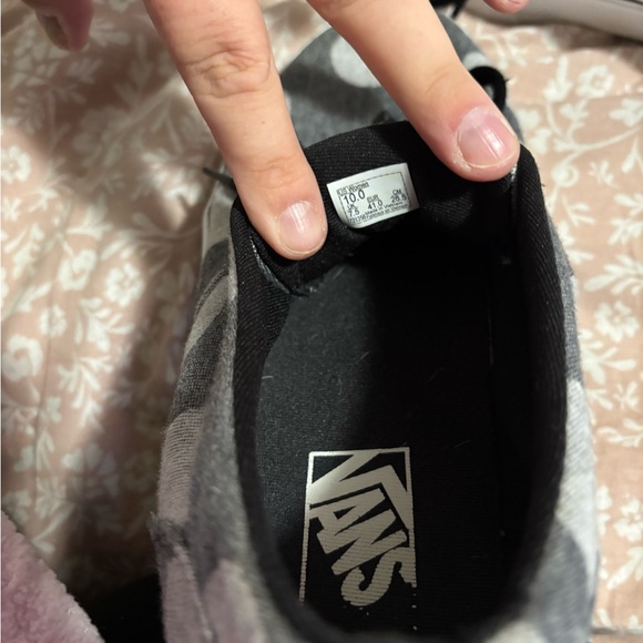 Vans - Picture 3 of 3